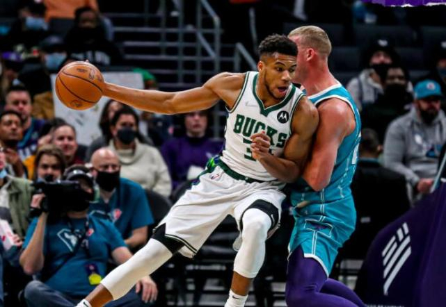 英雄联盟竞猜-克里夫兰骑士训练开放日，赛前战术微调引欢呼，欧篮联在即，团队化学反应显著的简单介绍